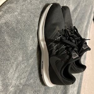 Nike tennis shoes size 7.5